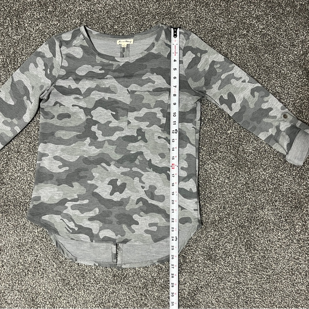 Jane and Delancey Gray Camouflage Top  Size S - Picture 6 of 7